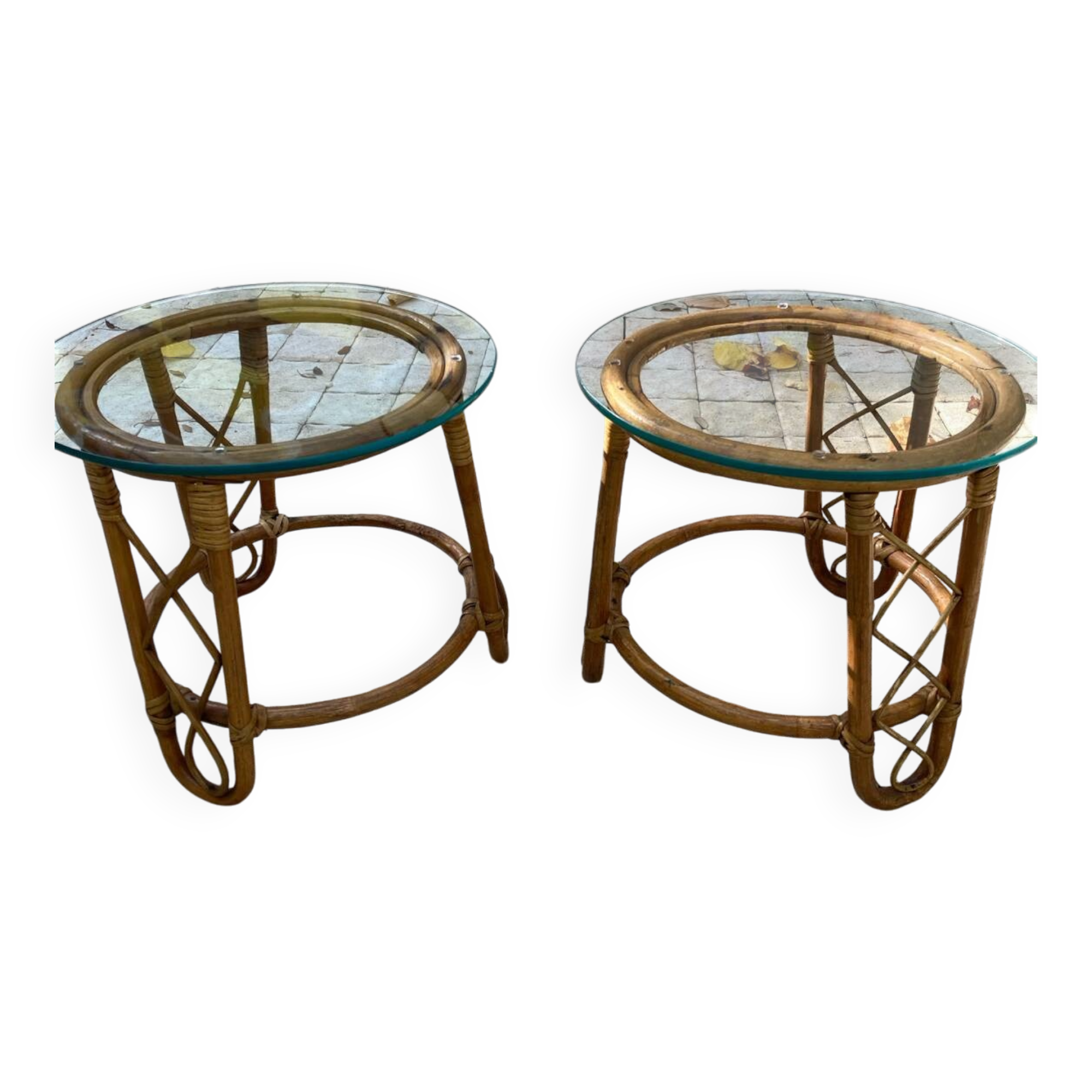 Pair of round coffee tables in vintage rattan and glass from the 1960s
