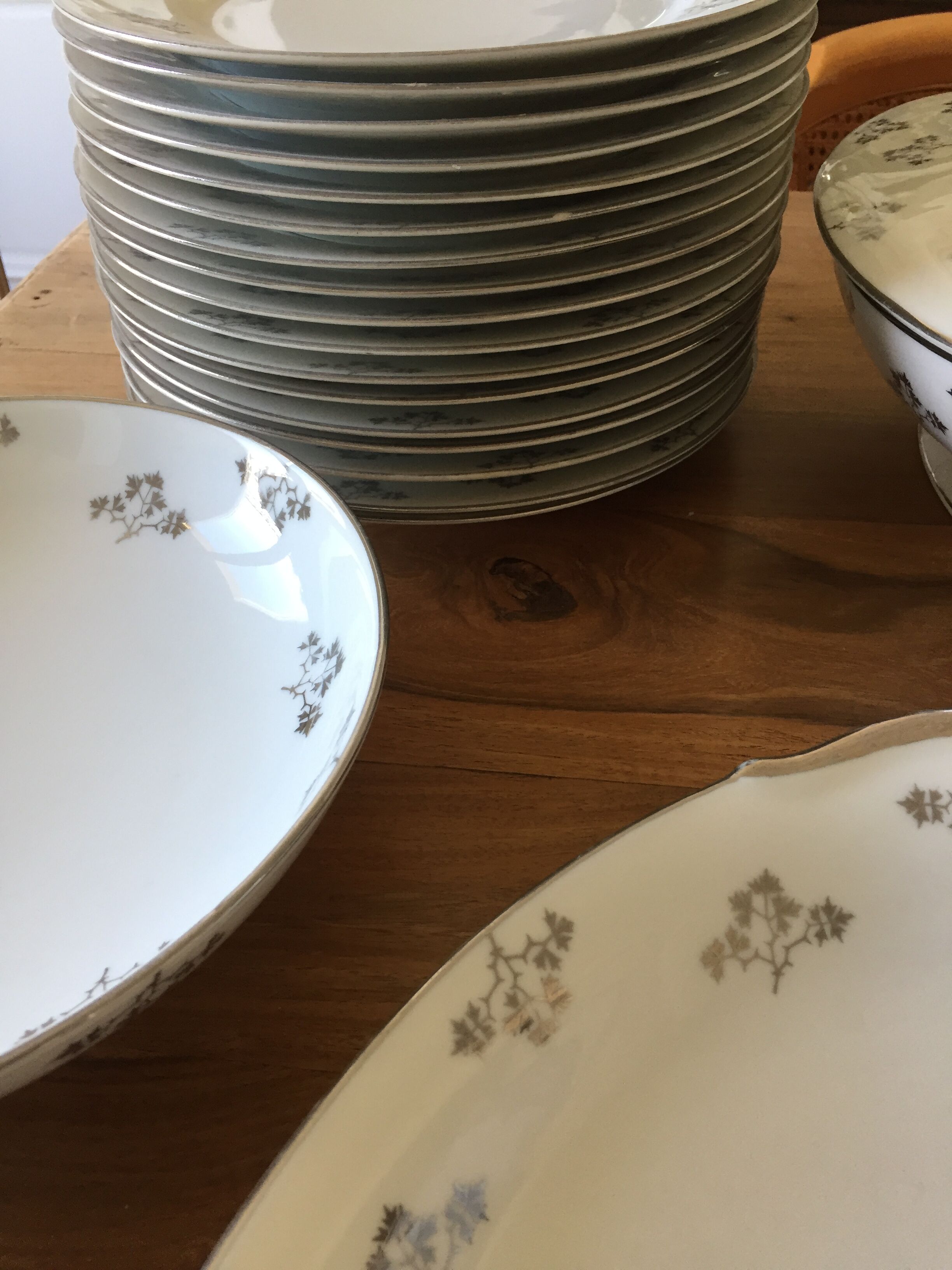 Service 70 pieces porcelain from limoges art deco