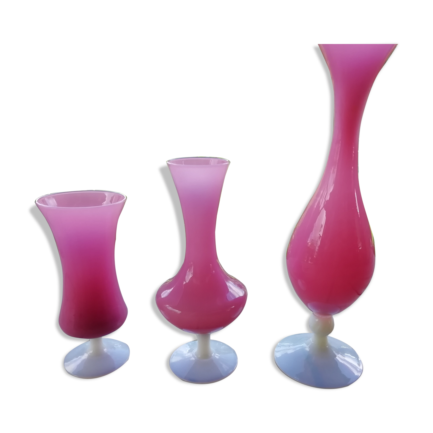 Lot de vases en opaline rose