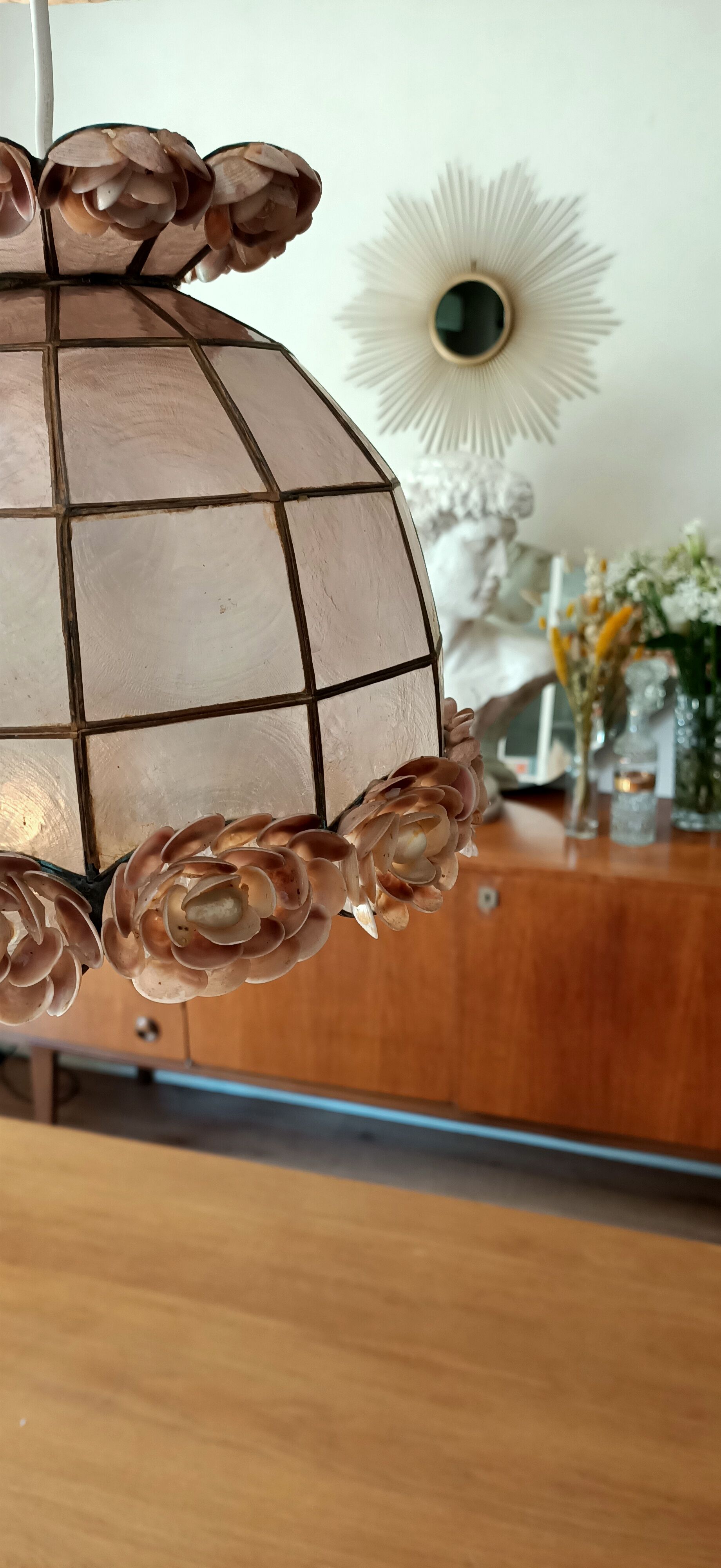 Vintage mother-of-pearl suspension