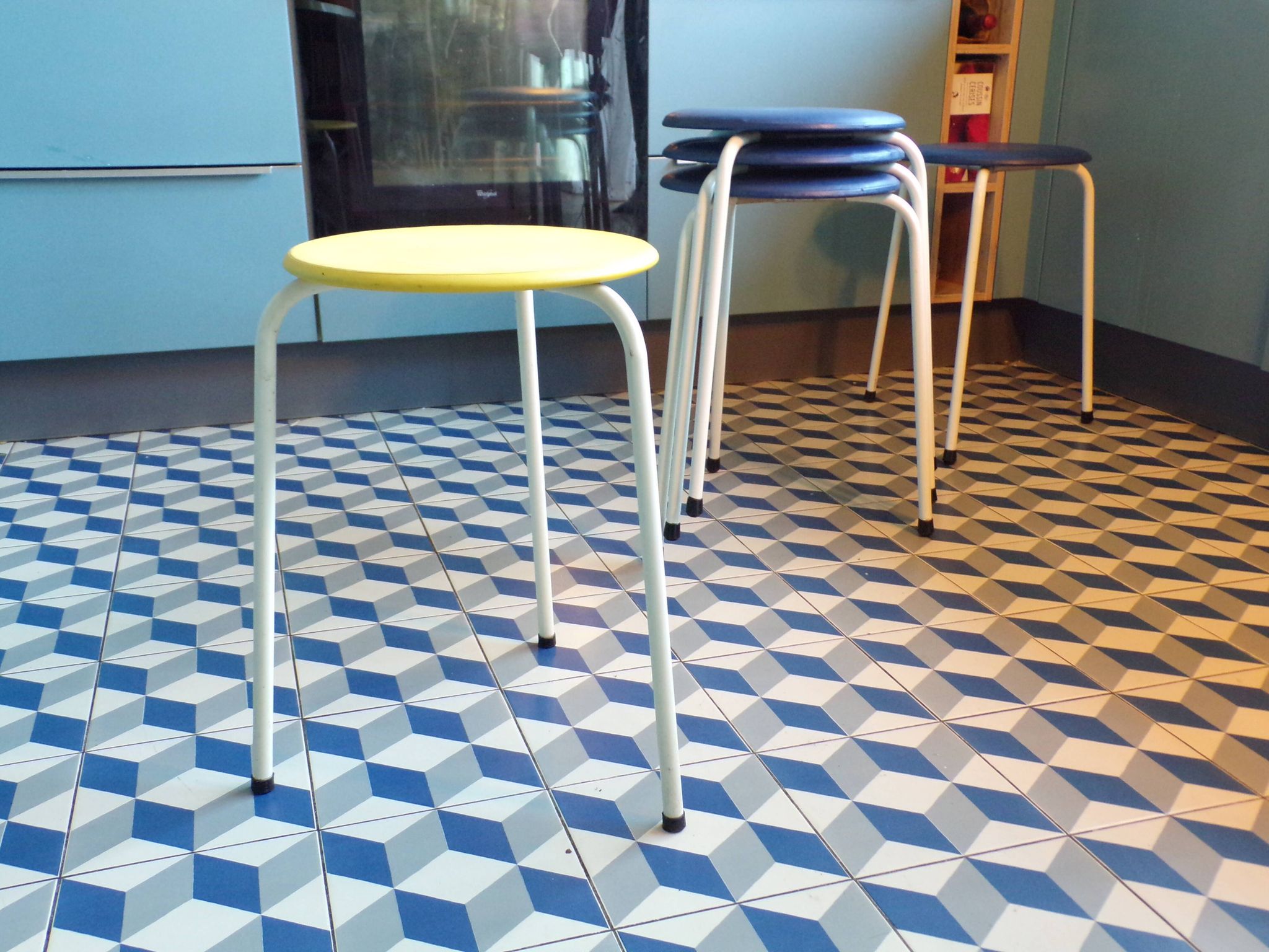 Set 5 tabourets tripode 1950 en skaï
