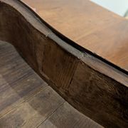 Bureau scriban en tombeau à vitrine, orme massif, XVIIIe