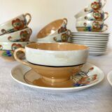 Tasses en porcelaine fine nacrée et fleurie , Japon