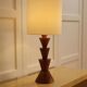 Lampe graphique en bois