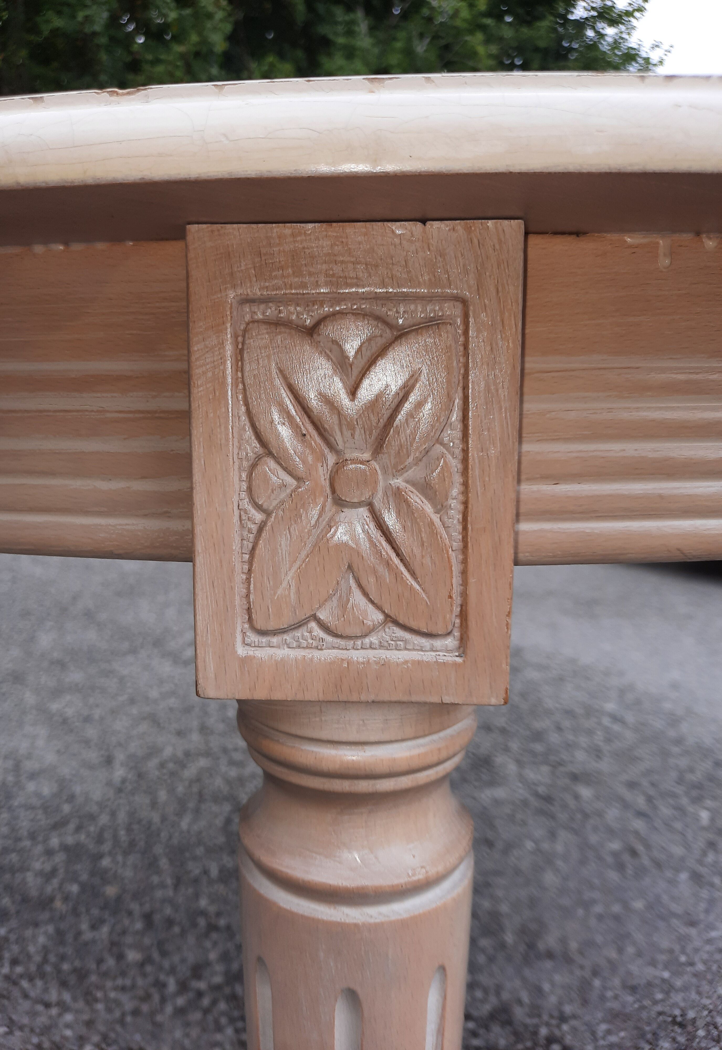 White lacquered table Louis XVI style