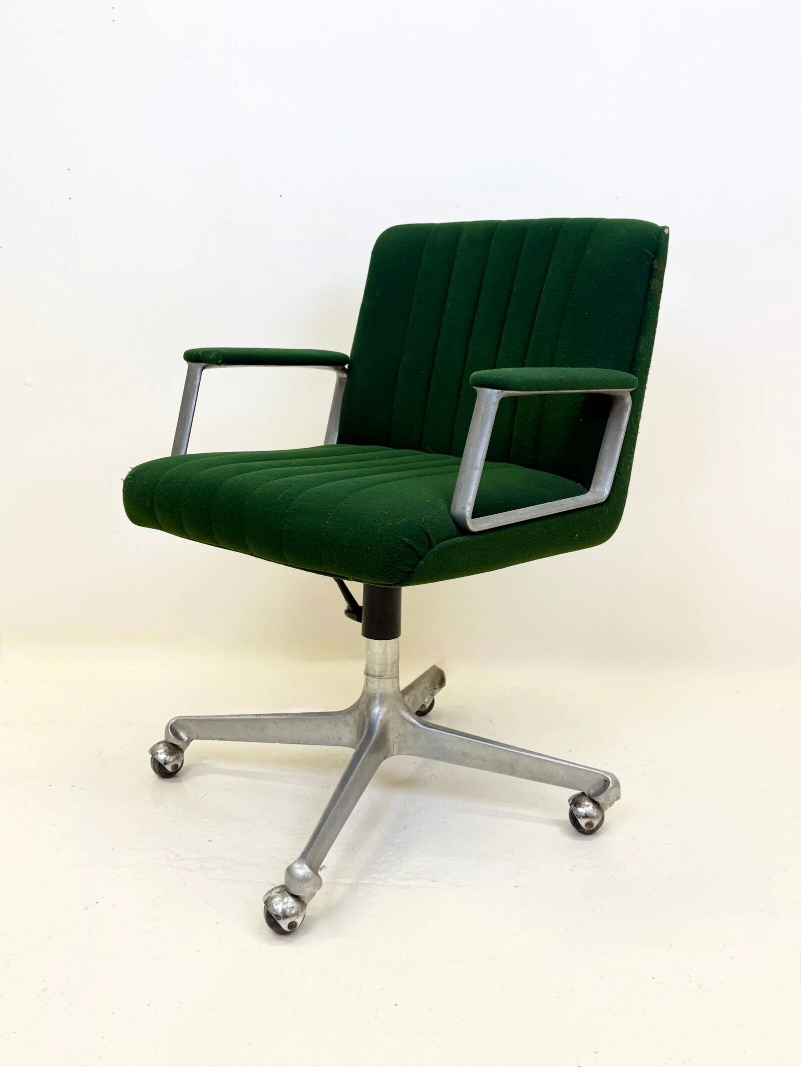 Chaise P125 – Osvaldo Borsani (Tecno), 1960s