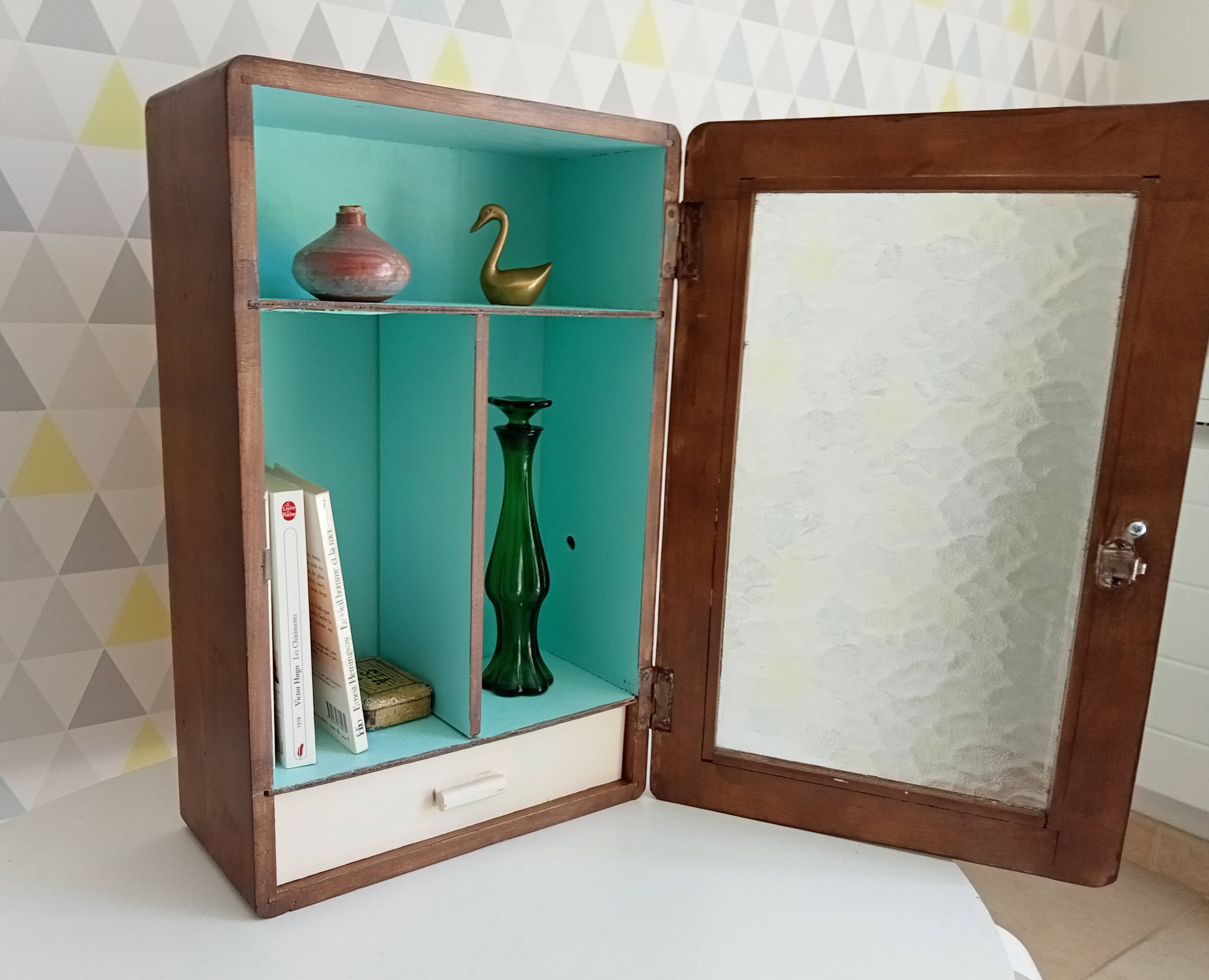 Medicine cabinet 50s 60s