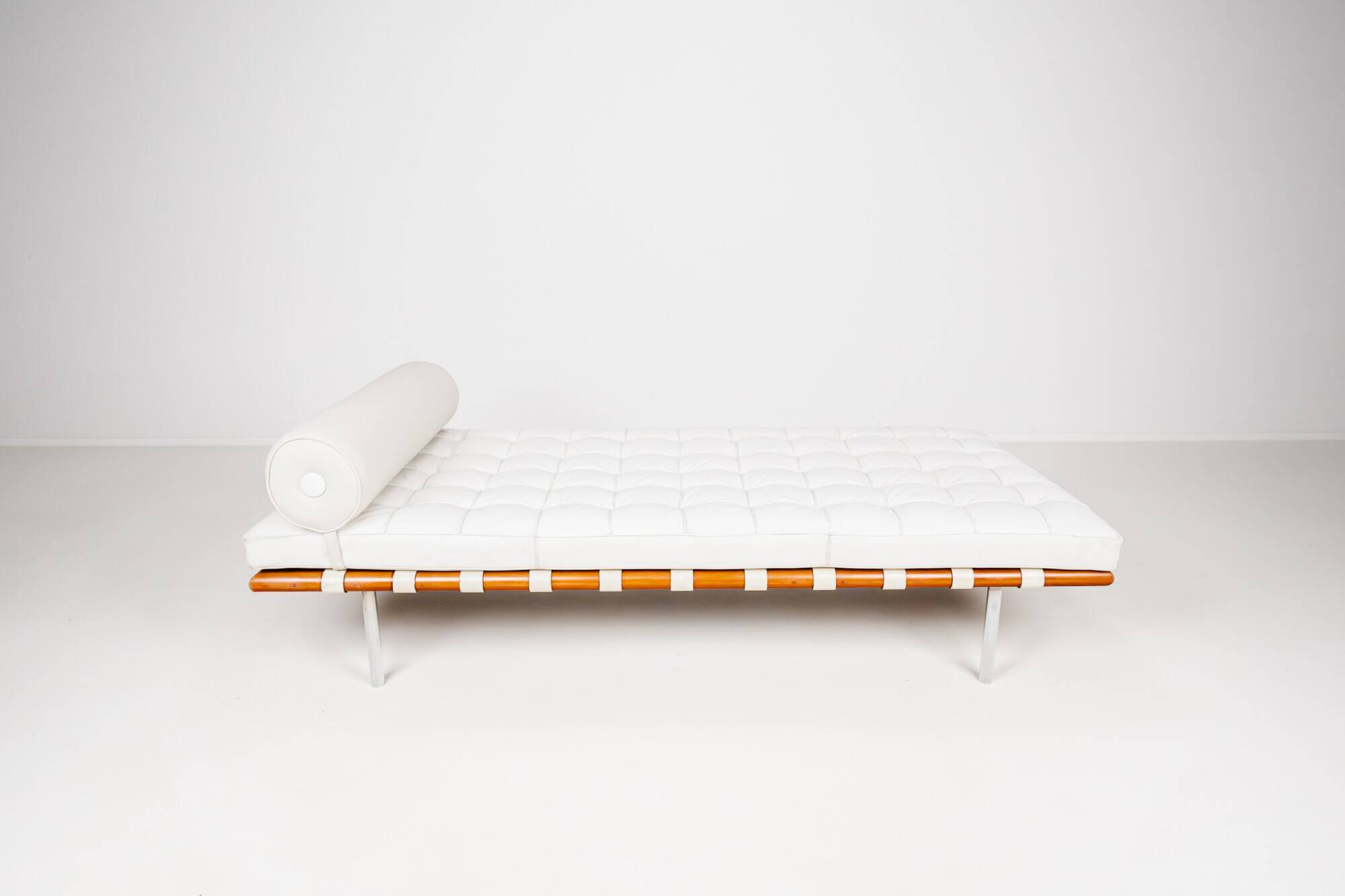 Barcelona daybed by Ludwig Mies van der Rohe fro Knoll, 1980s