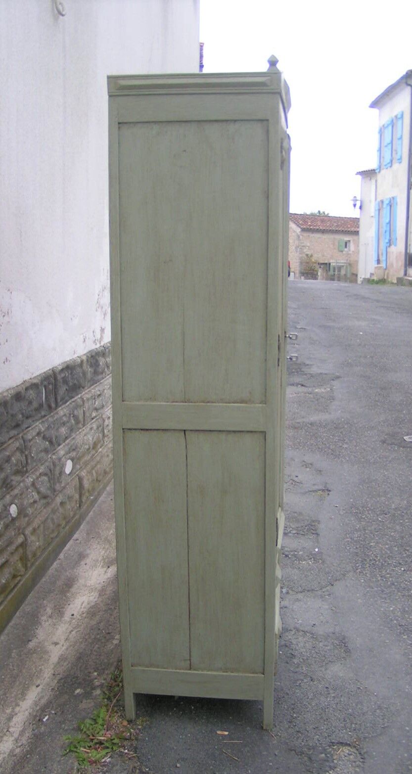Armoire parisienne