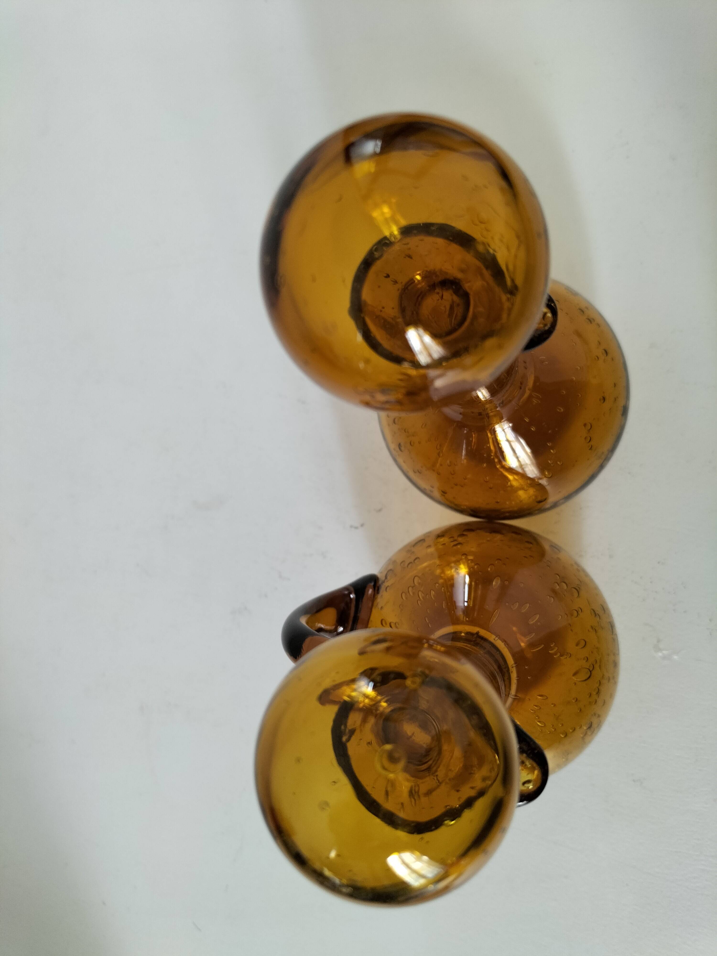 Duo of blown glass carafes – Biot signed – Bubbled amber glass