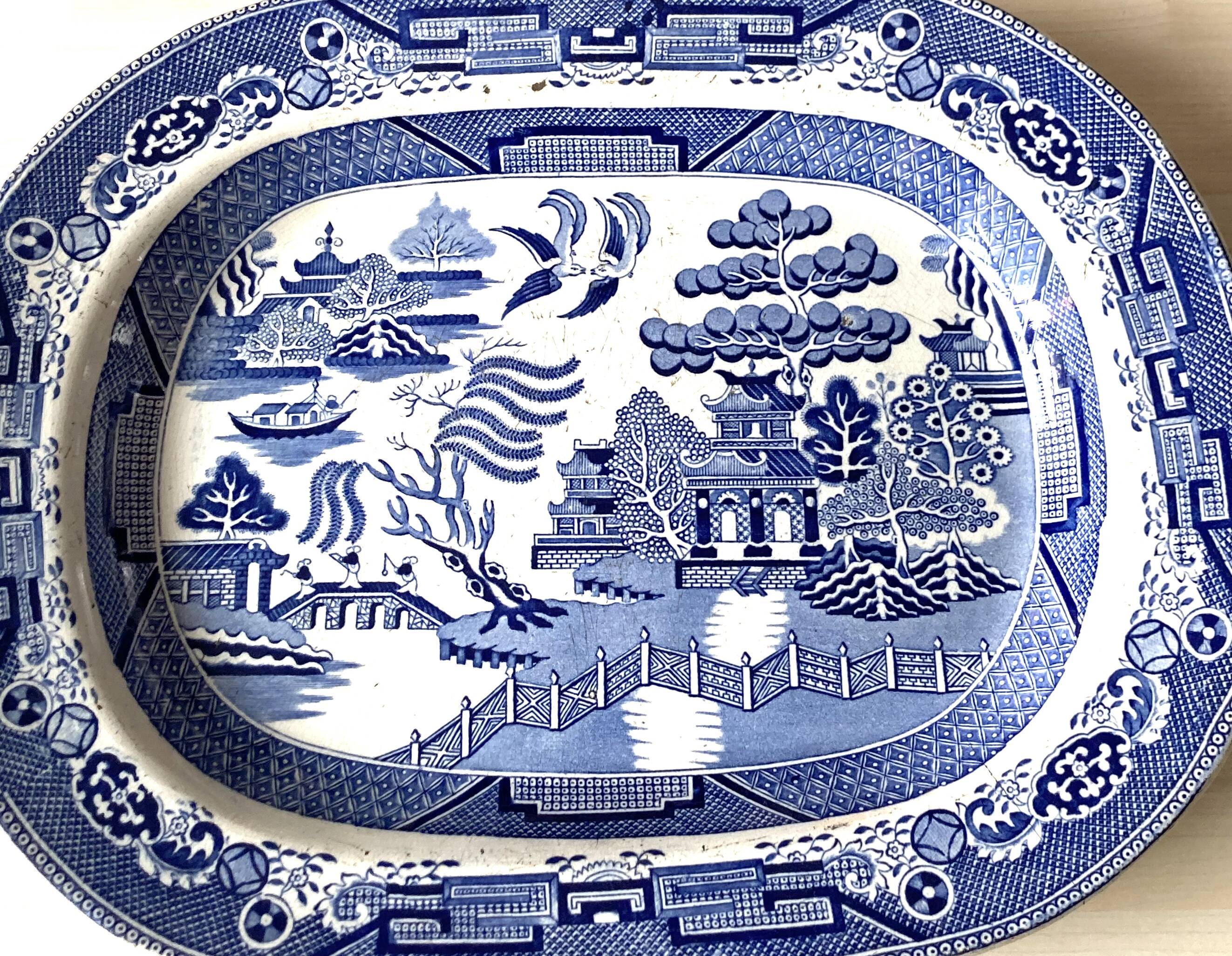 Large English Staffordshire Earthenware Dish in Blue and White Willow, Late 19th Century