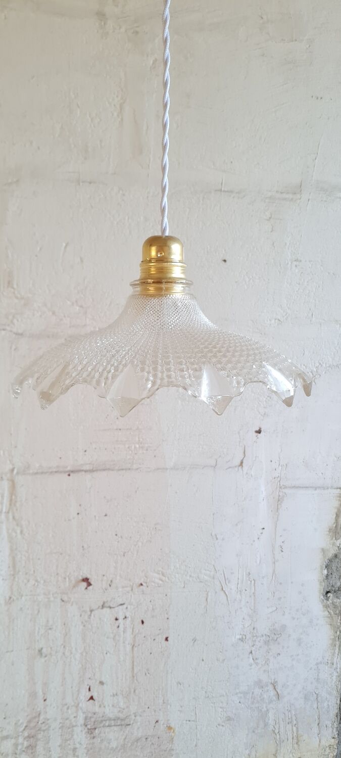 Pressed glass suspension