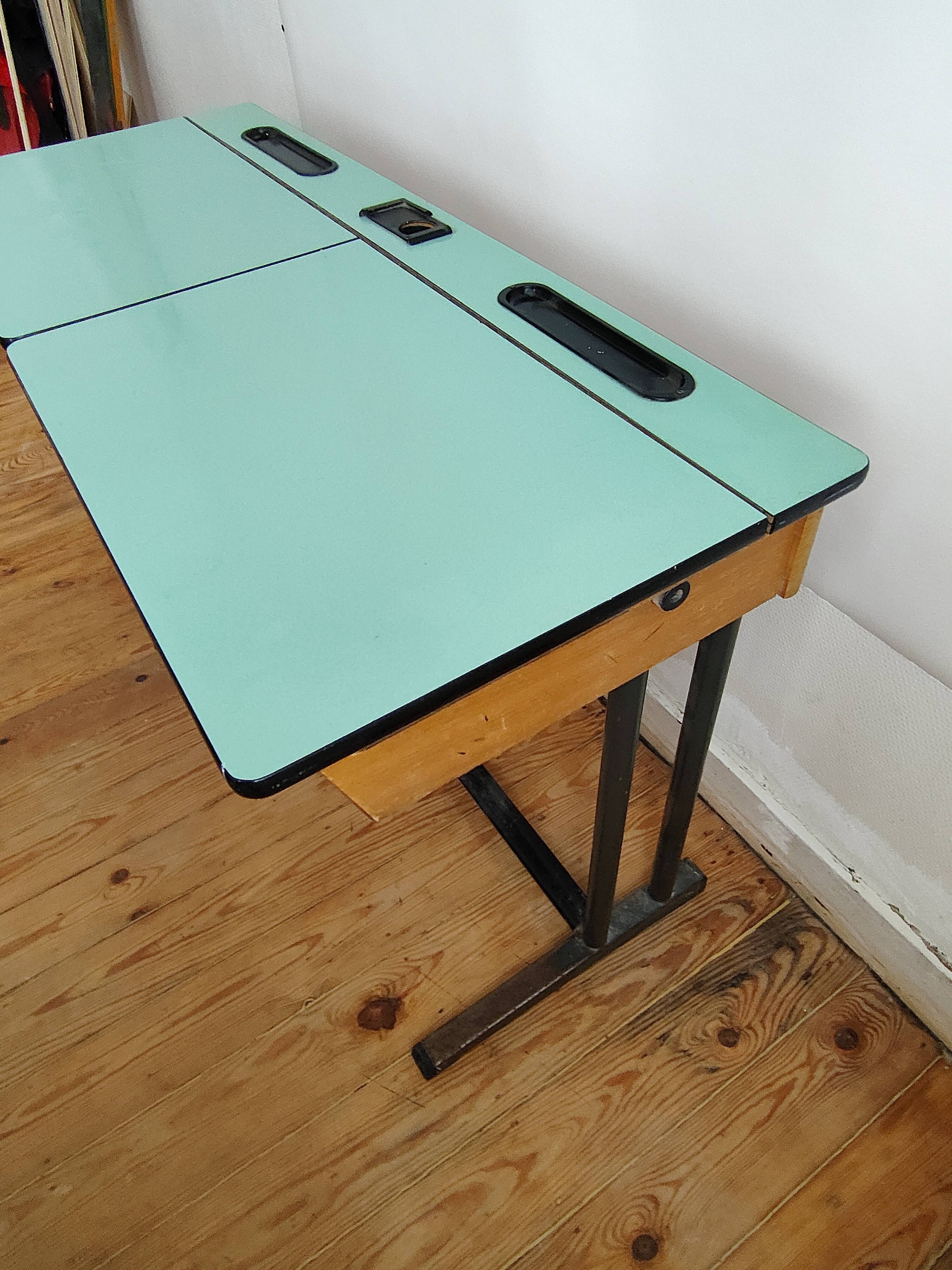 Desk/ school desk
