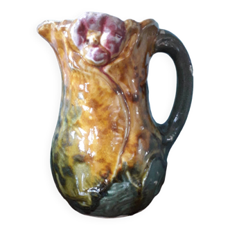 Vase en barbotine au décor floral