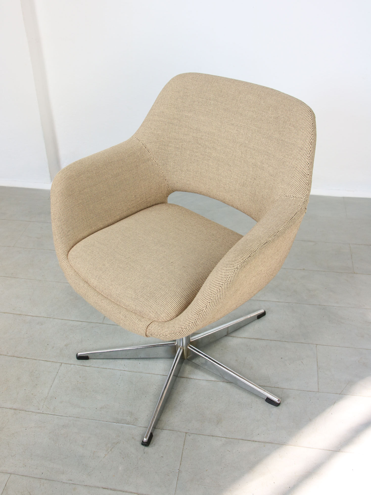 Mid-century beige fabric swivel chair from stol