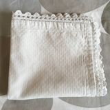 Une housse de coussin dentelle à la main