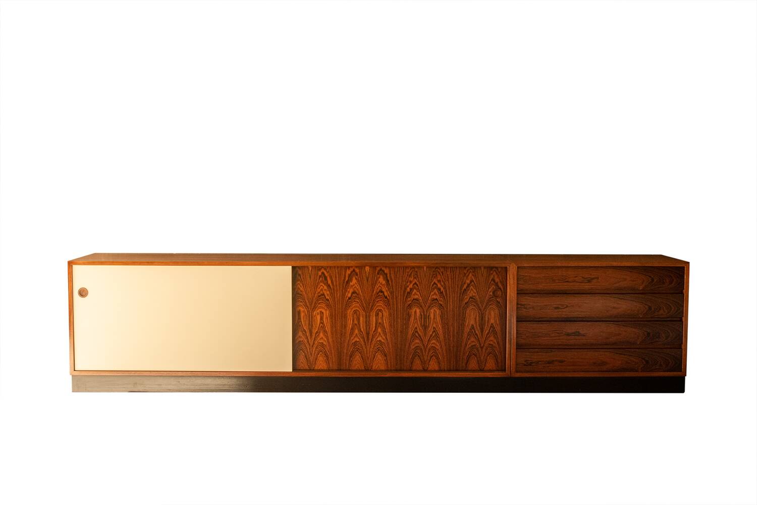 Wilhelm Renz. Enfilade in rosewood and laminate. Circa 1960-70.
