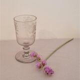 Verre à pied ancien sablé fleurs