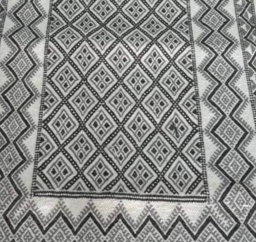 Hand-woven white and gray margoum rug