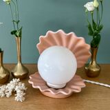 Lampe vintage en forme de coquillage en céramique et opaline.