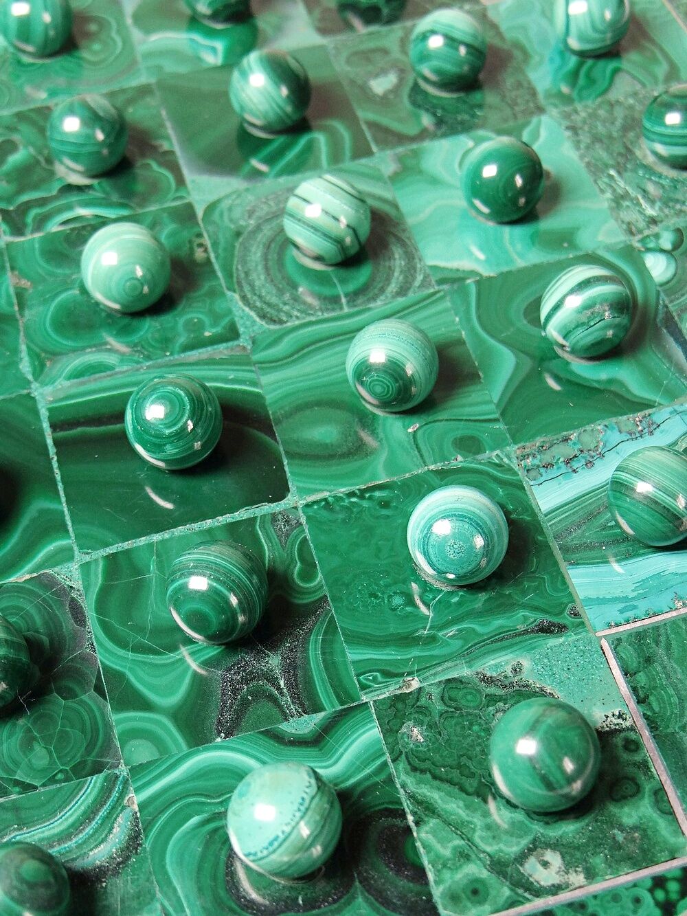 Vintage solitaire game in malachite, African work, 1960s-1970s.