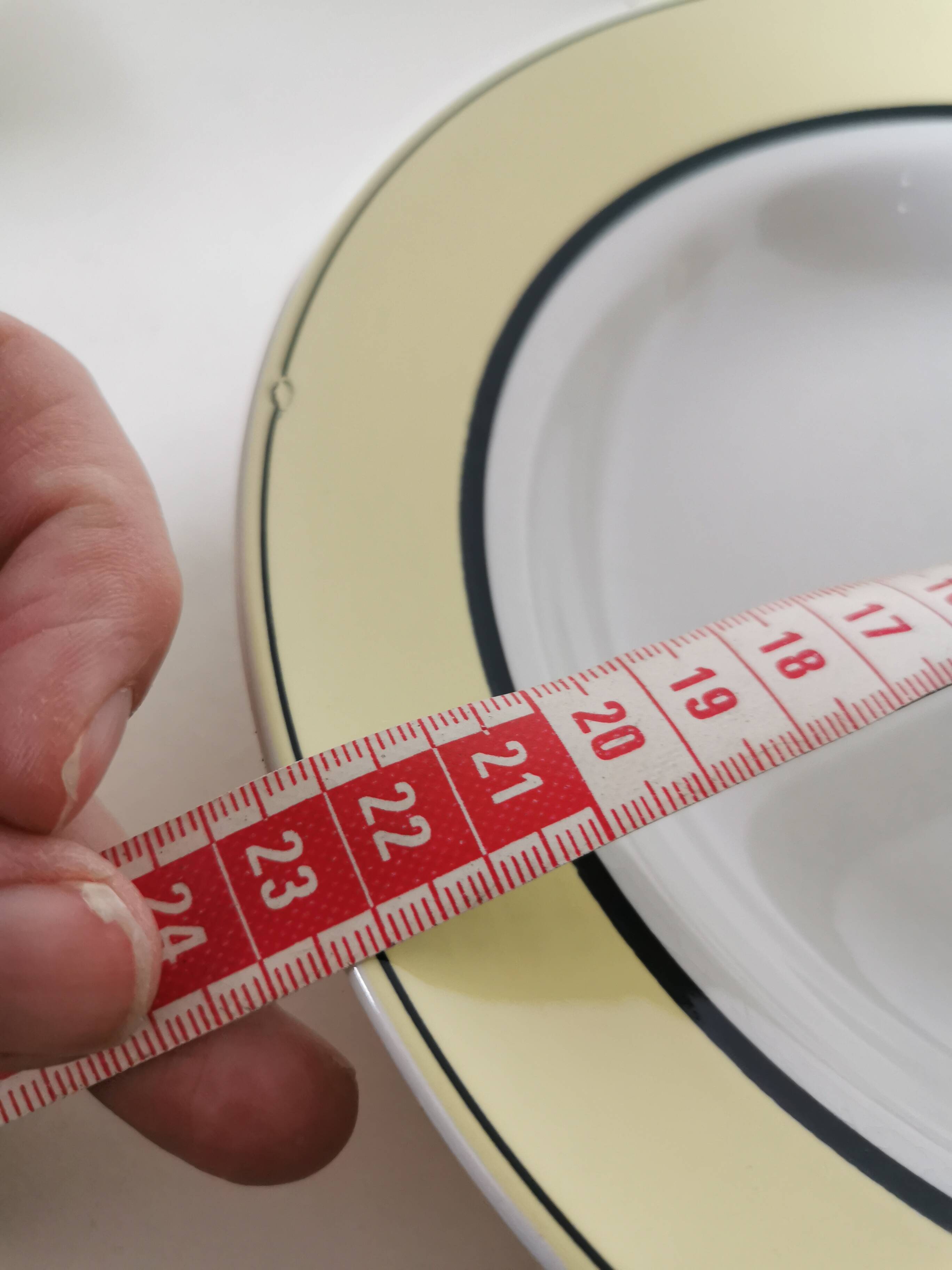 set of 5 soup plates / circle / yellow / black edges / Lunéville
