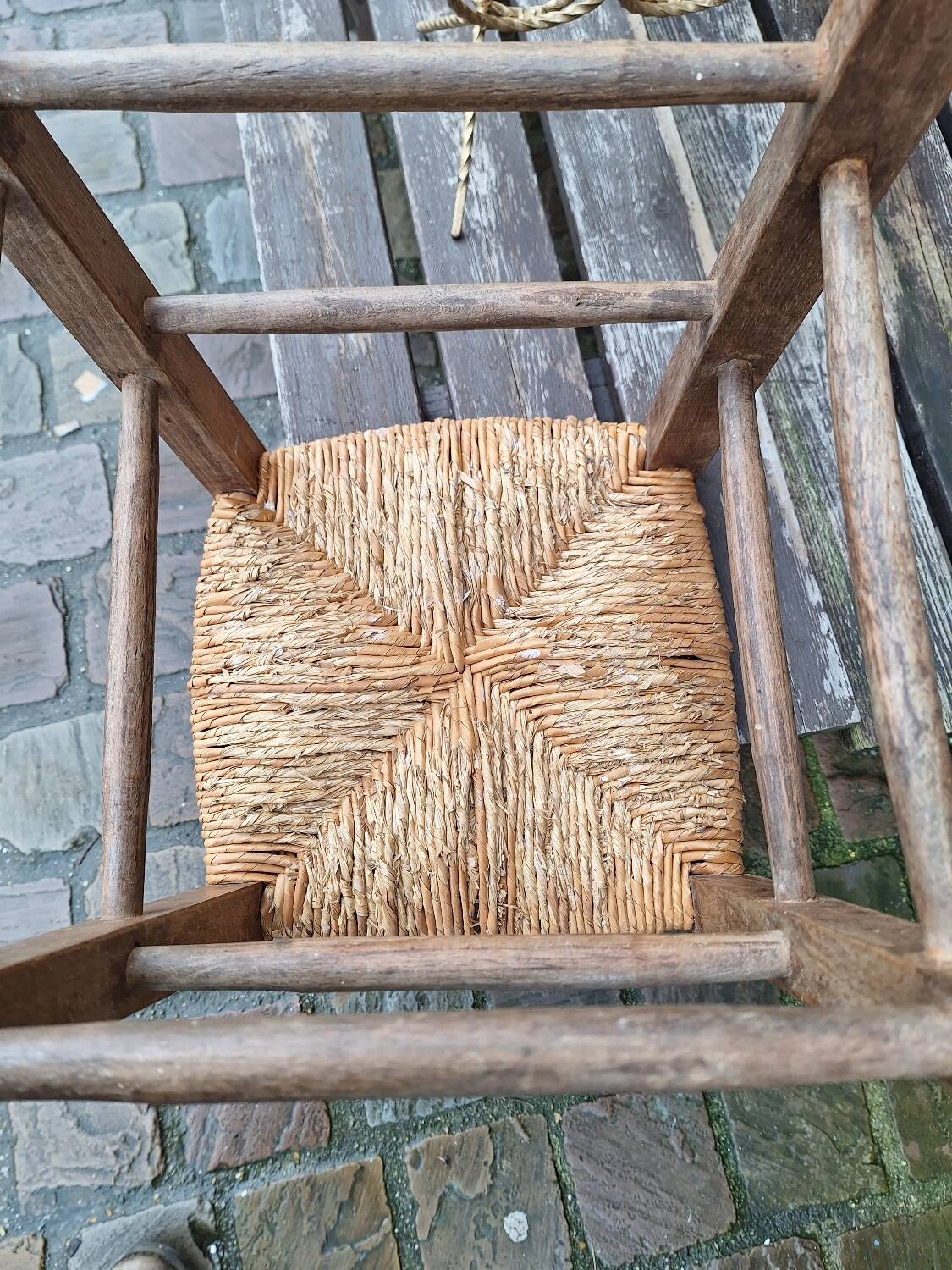 Low straw stool wooden structure