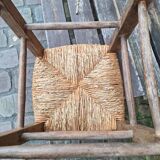 Low straw stool wooden structure