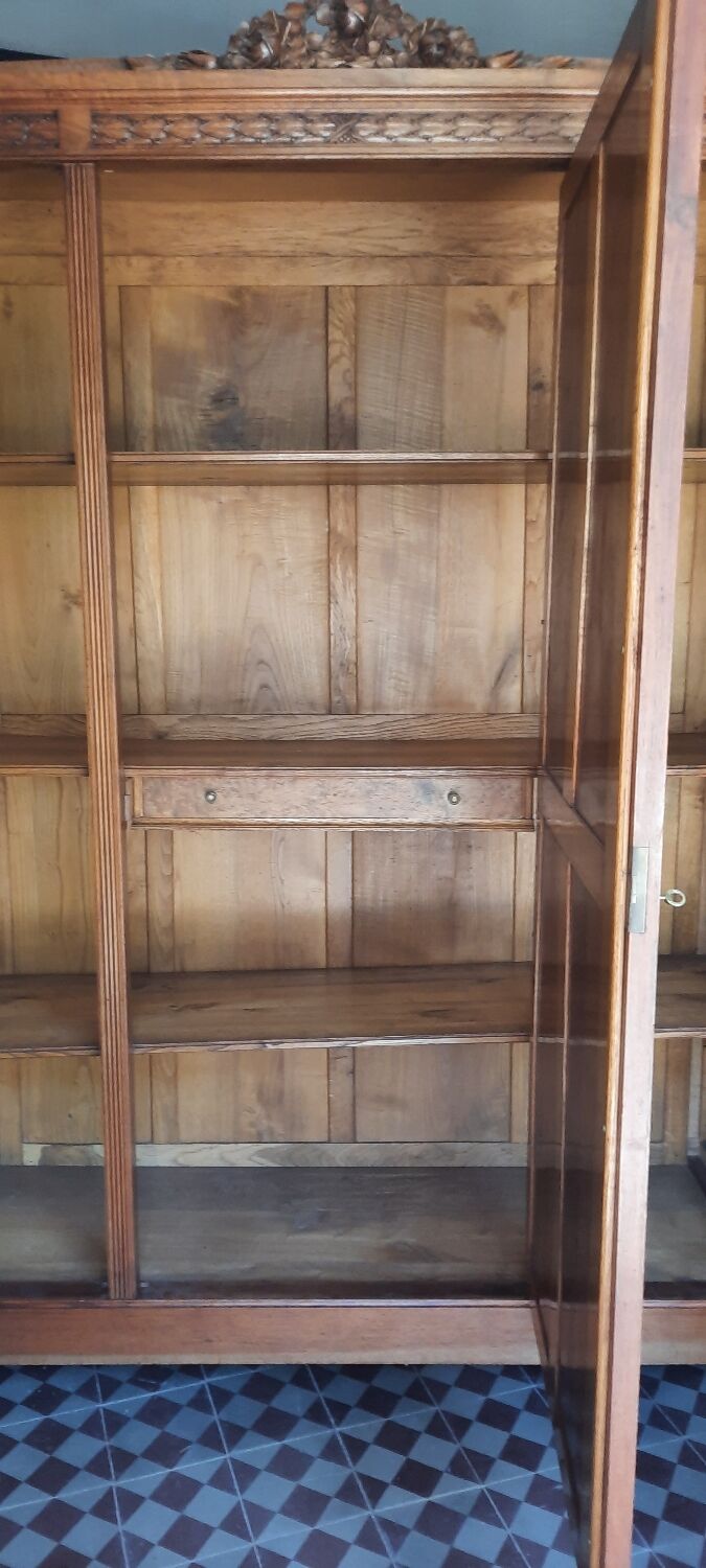 Armoire style louis XVI