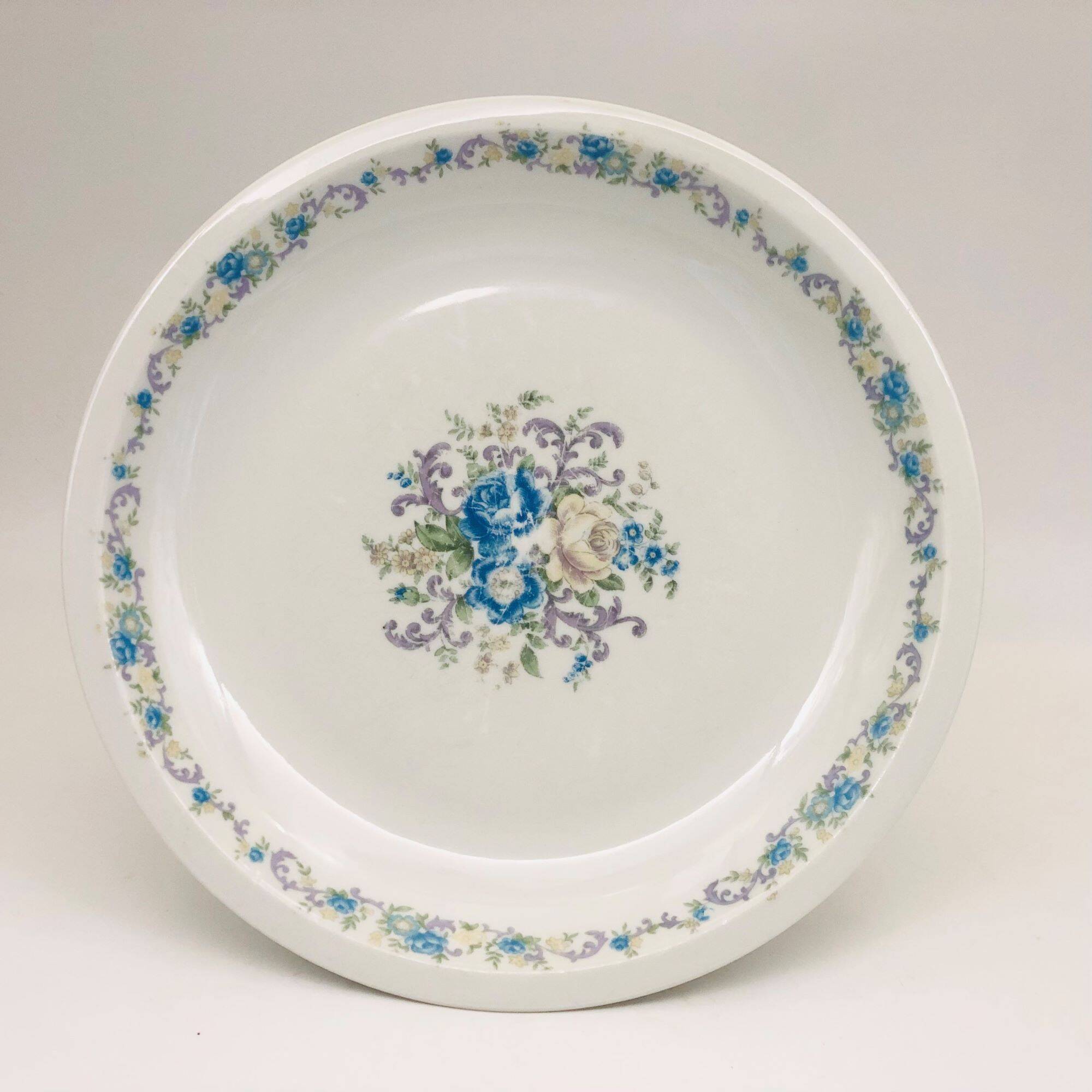 Dessert service Porcelain art, gold cup of good French taste