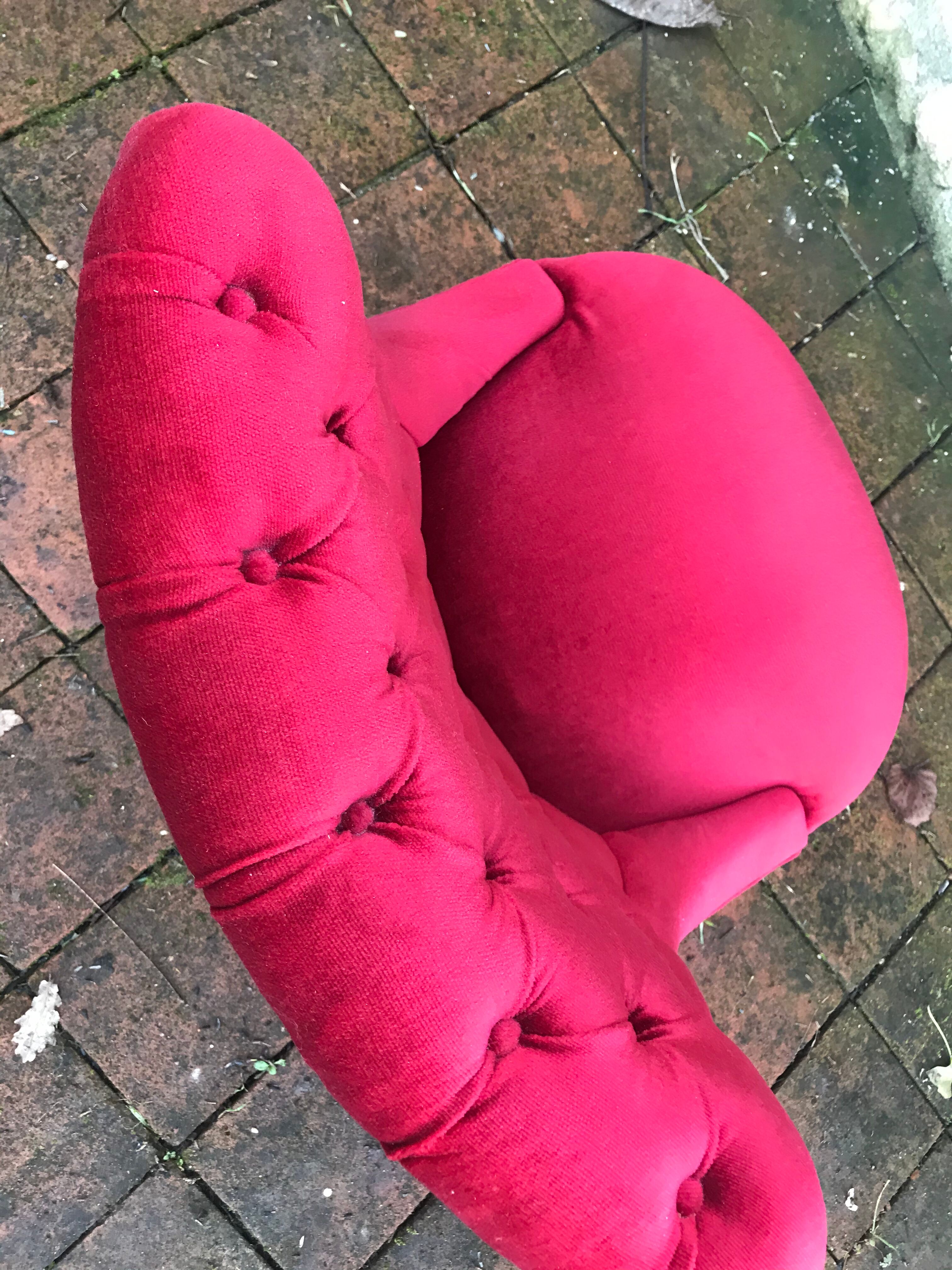 Red velvet toad chair