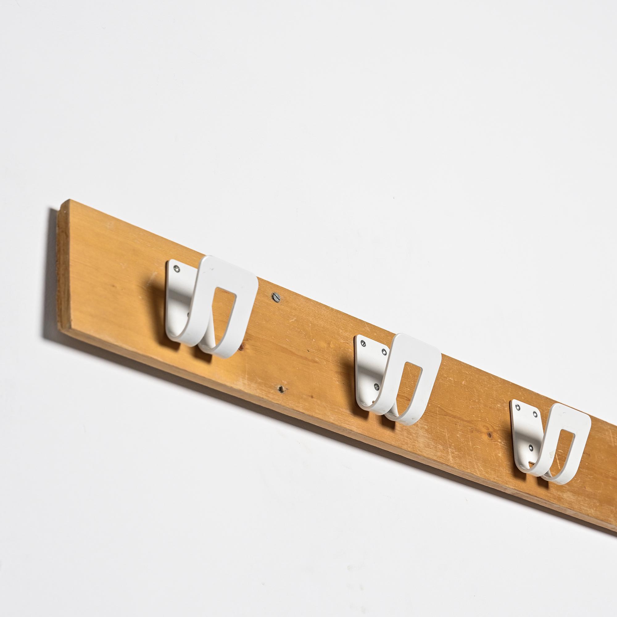 Pierre Guariche : Portemanteau pour La Plagne, circa 1968