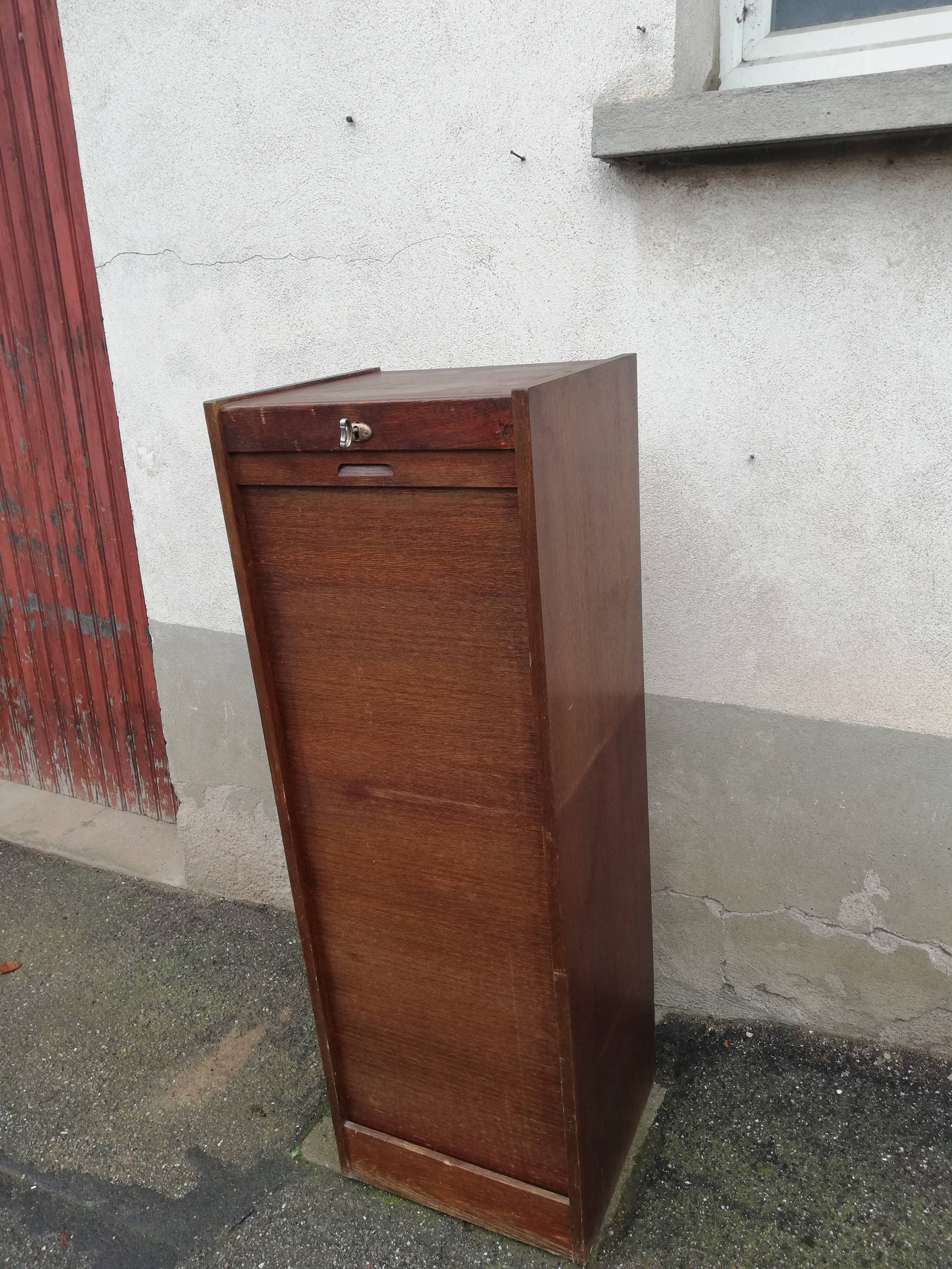 Cabinet binder 1 curtain