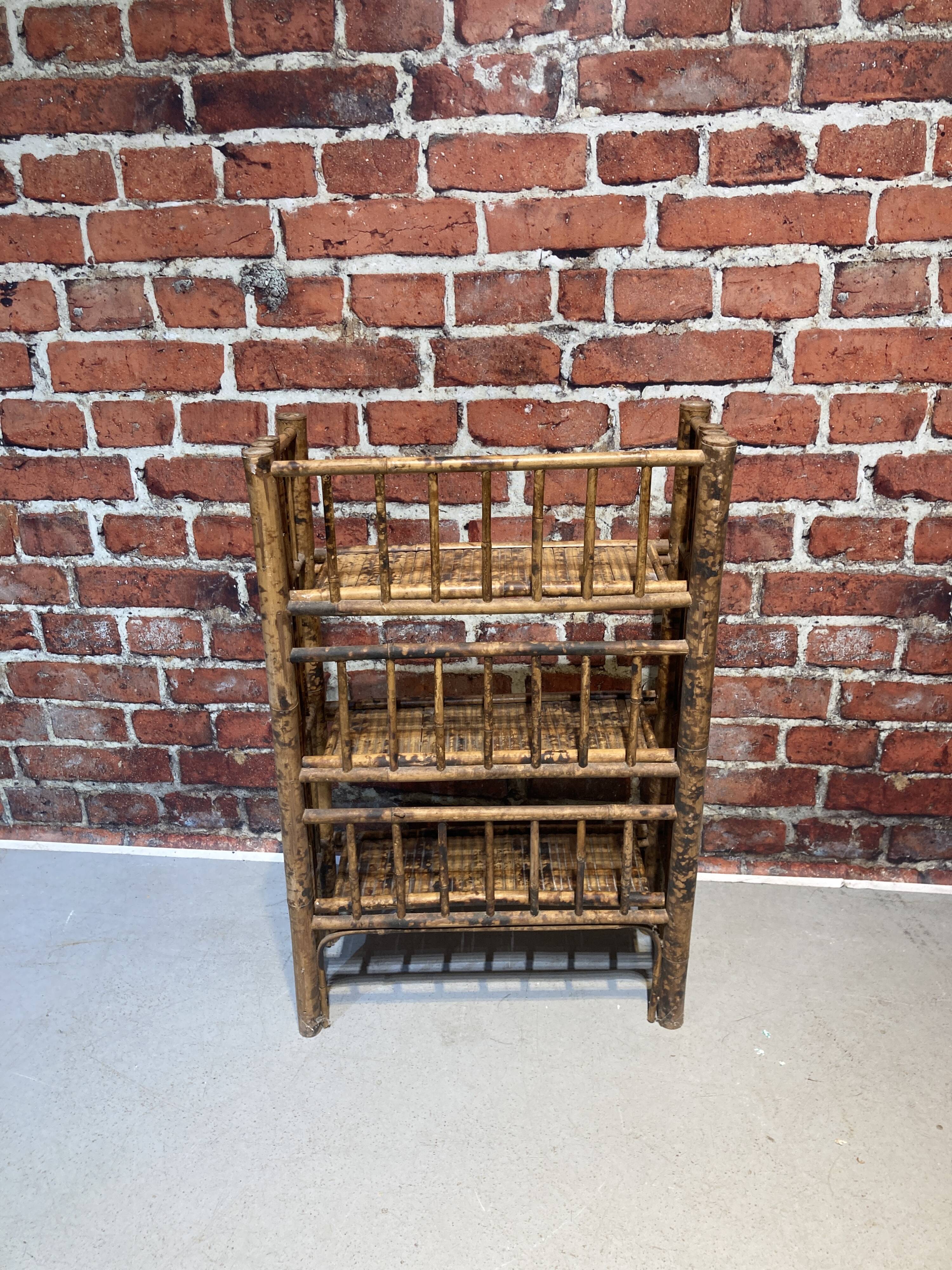 Foldable bamboo shelf