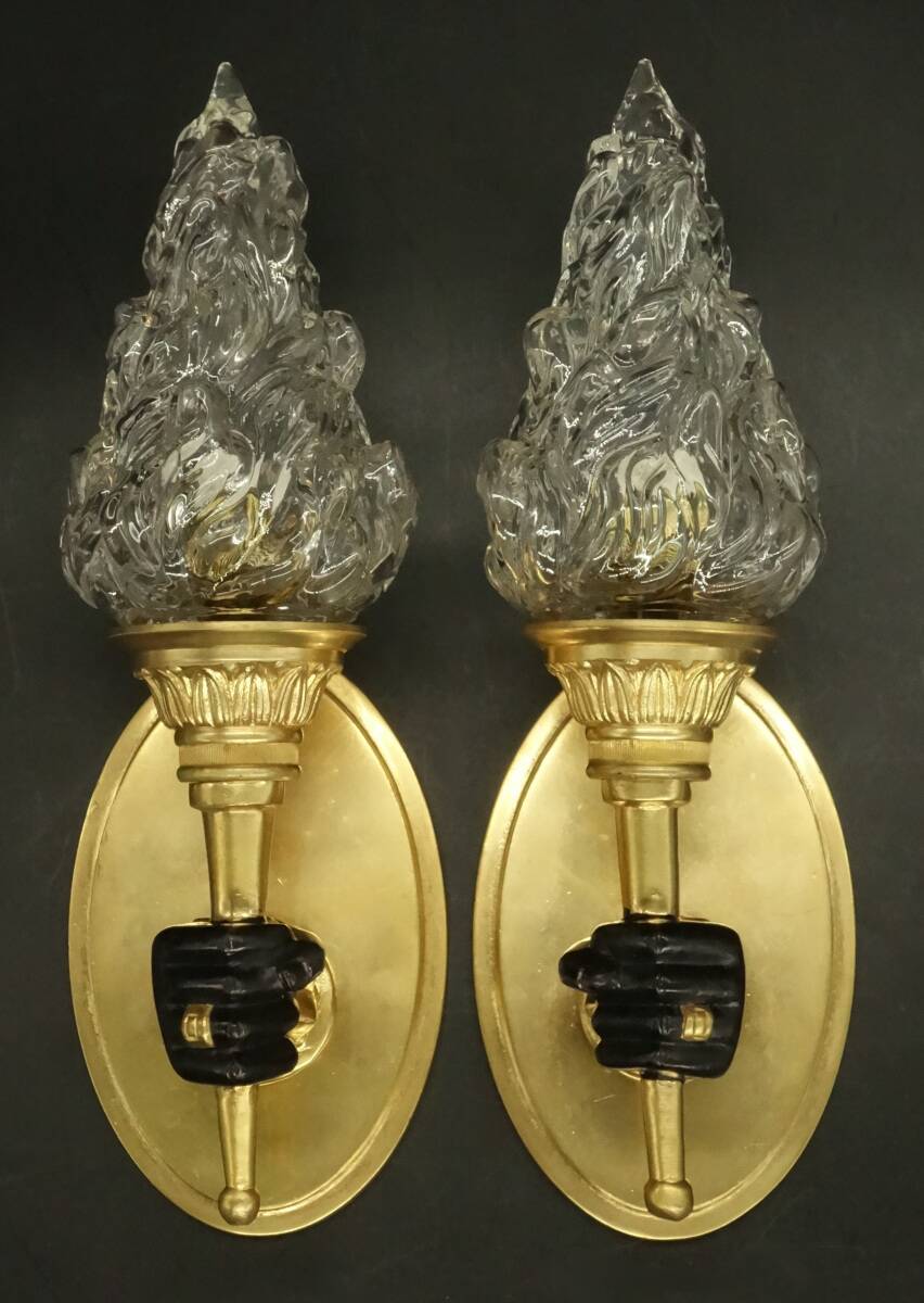 Pair of torchiere wall lights with hands - gilded bronze and black patina