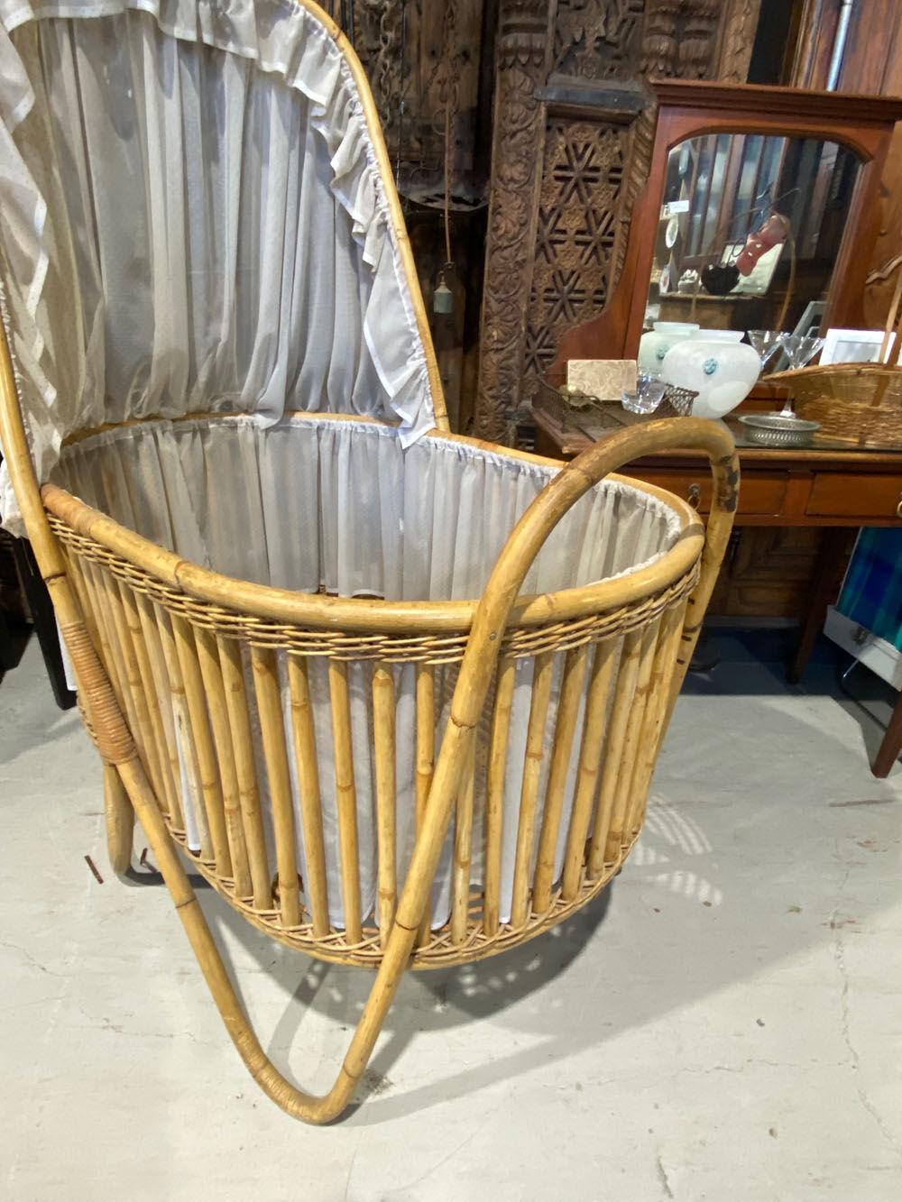 Cradle bed in vintage rattan