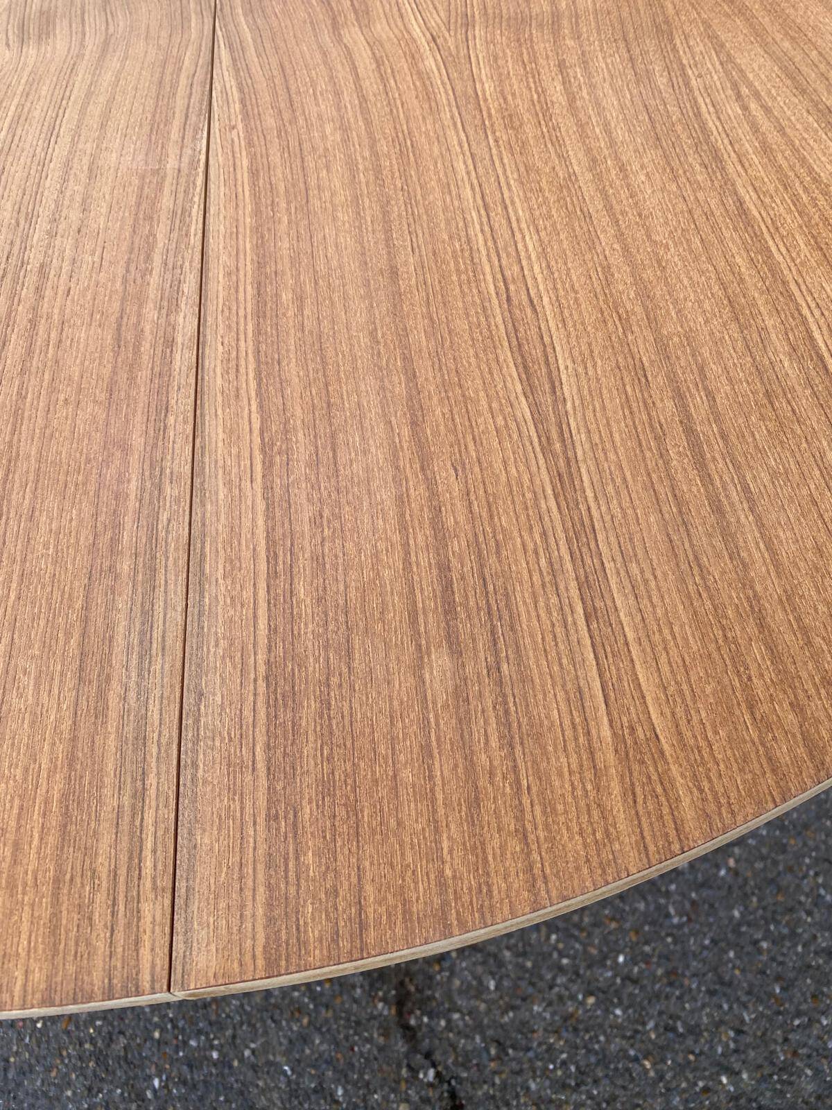 Table à manger scandinave ronde extensible rénovée en teck 1950