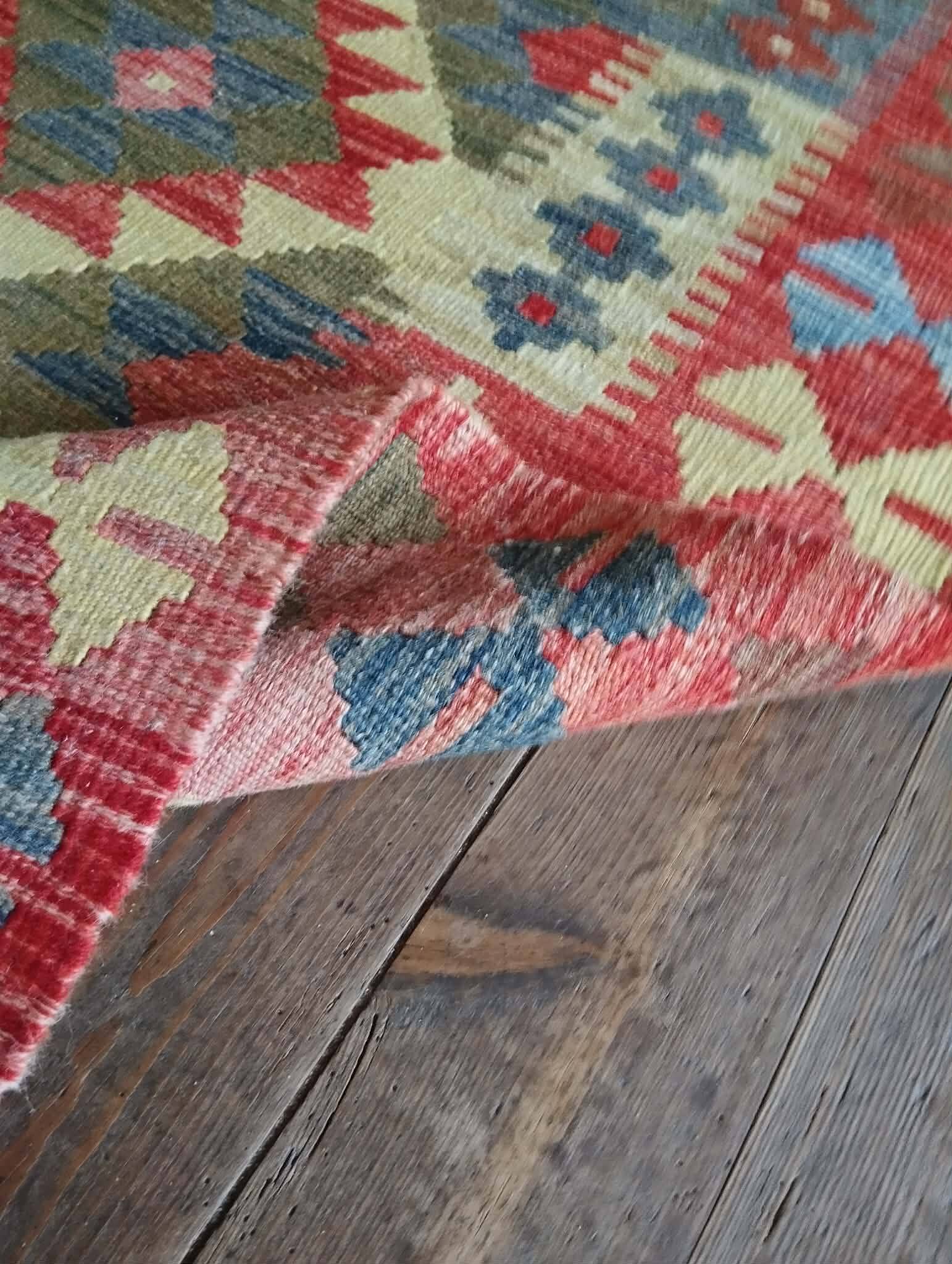 Handmade Persian Qashqai rug 150x89cm