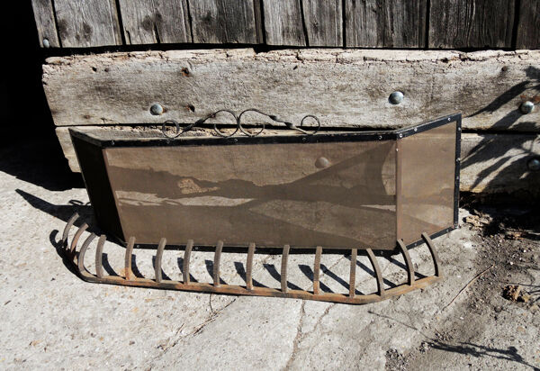 Ancien ensemble de cheminée en fer forgé (9 pièces)
