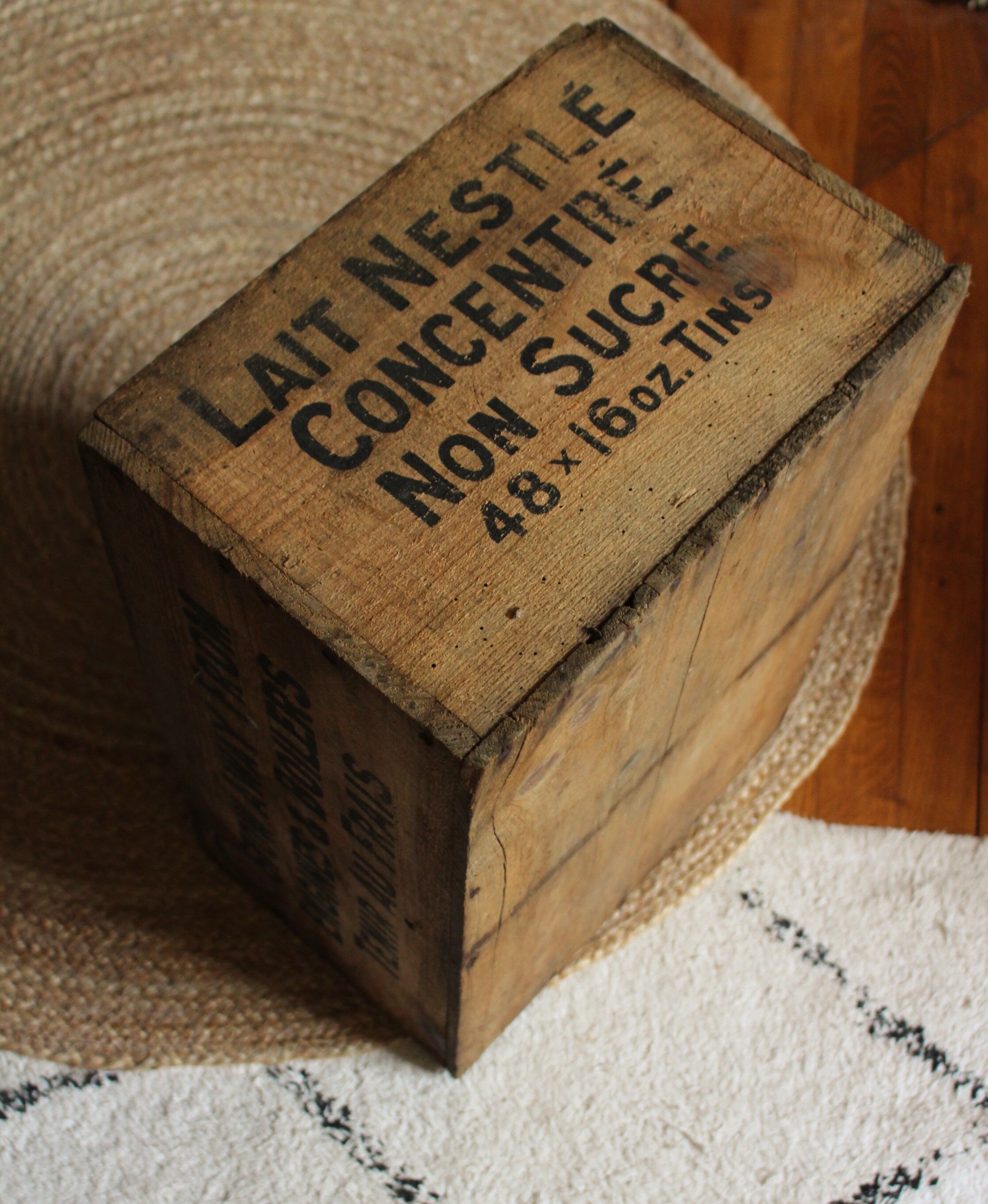 Nestlé wooden box