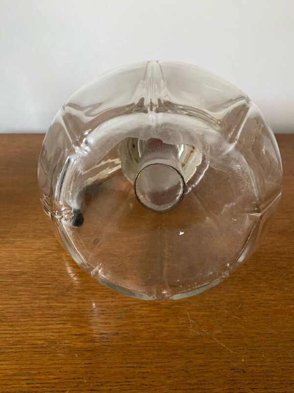 Carafe rafraîchissoir ancien en verre moulé et métal argenté