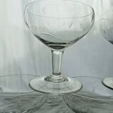 Lot de 5 coupes à champagne en verre gravé feuillage