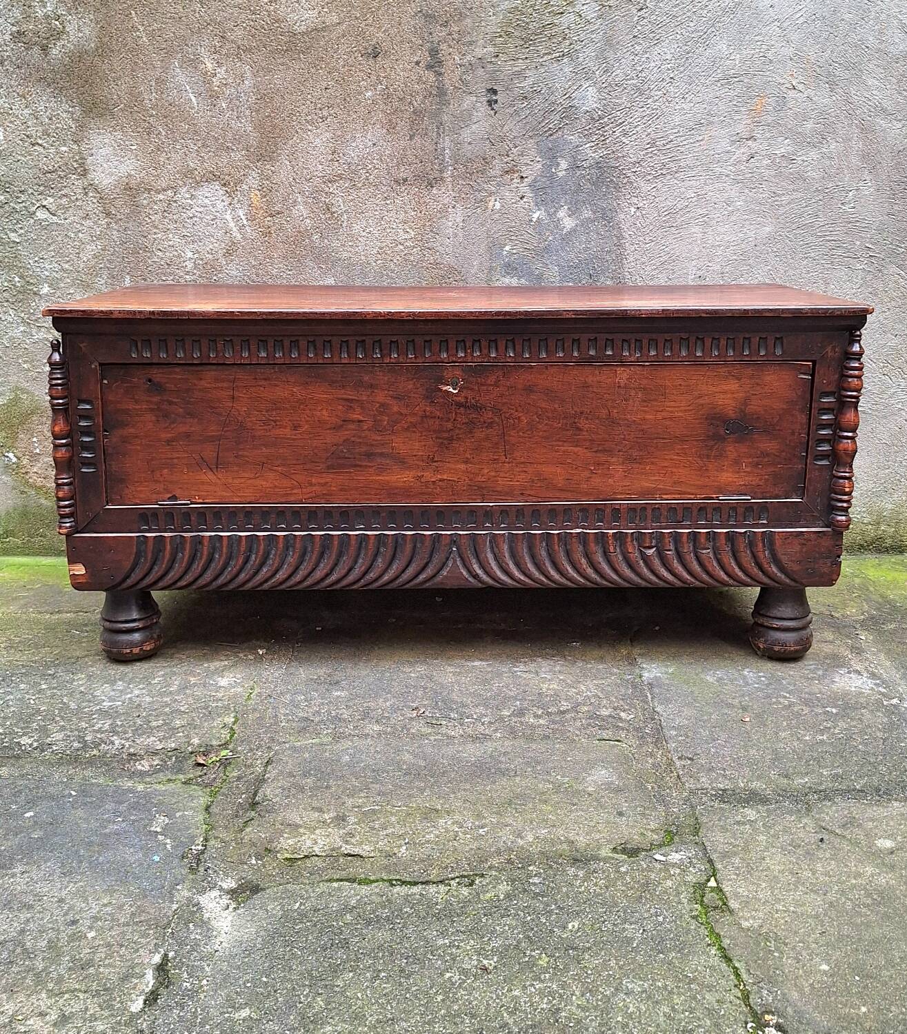 Coffre de mariage cassone en bois