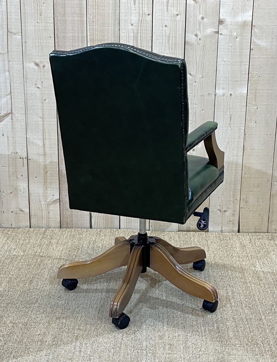English chesterfield office armchair in green leather from the 1980s