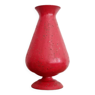 Vase en métal ancien rouge