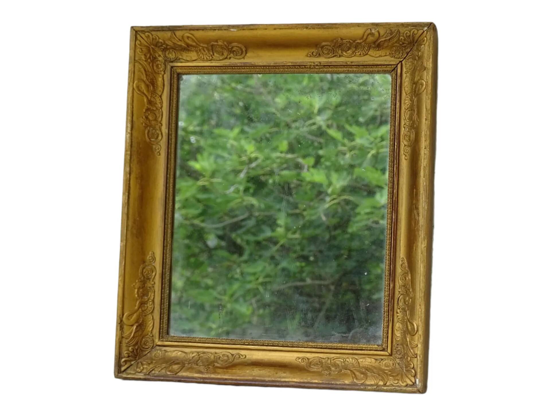 Miroir français ancien à cadre doré orné de cygnes, époque de la Restauration