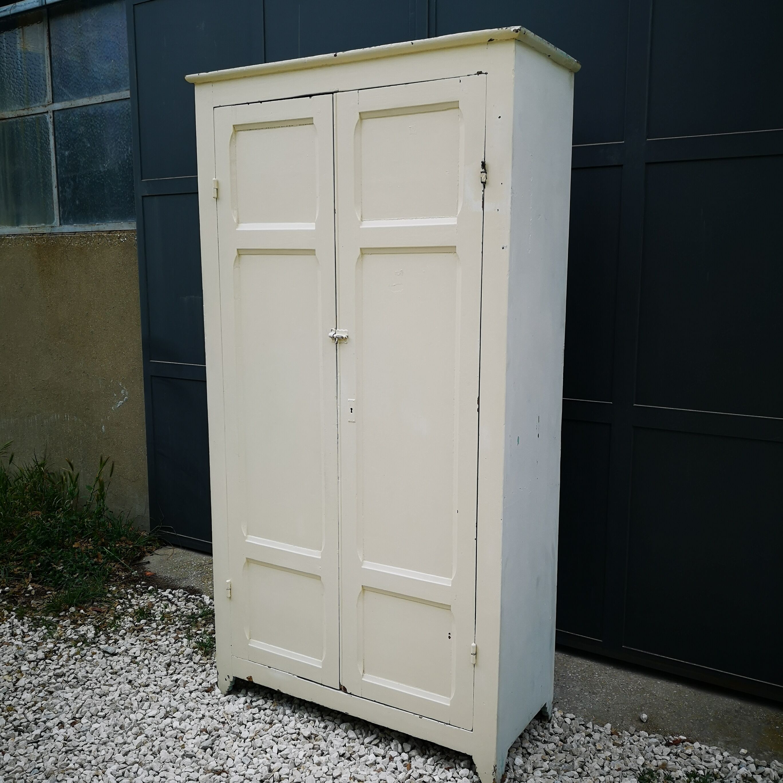 Ancienne armoire parisienne