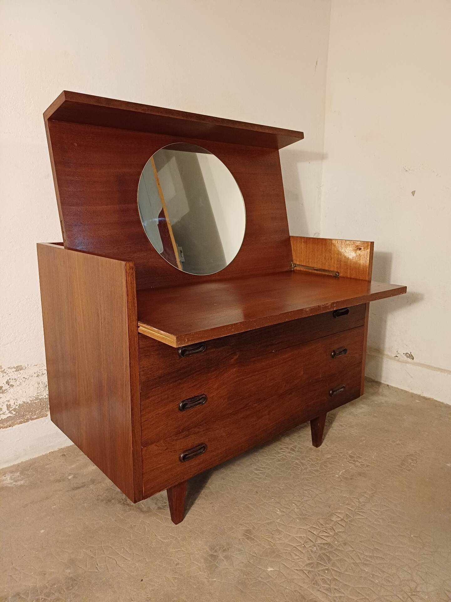 Scandinavian chest of drawers