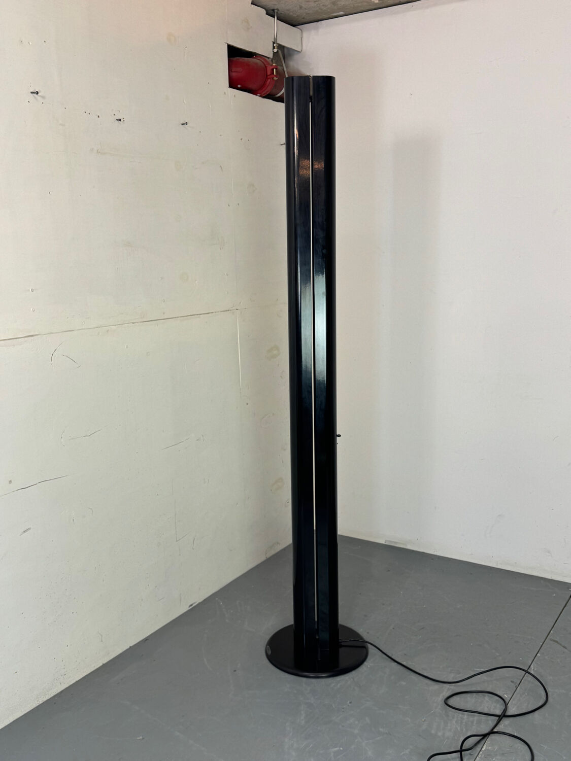 Italian iconic black Artemide Megaron uplighter floor lamp 1980s