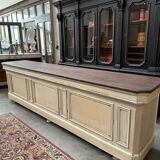 Huge store counter at the beginning of the 20th century